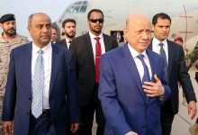صورة هل عاد بُخفي حُنين؟.. رئيس الحكومة يدلي بتصريح عقب وصوله مع الرئيس إلى عدن