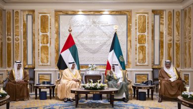 صورة أمير الكويت ومنصور بن زايد يبحثان العلاقات الأخوية وتعزيز التعاون المشترك بين البلدين