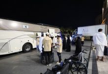 صورة حجاج برنامج “الشبهانة” يصلون إلى الأراضي المقدسة ويواصلون أداء مناسكهم بكل يسر