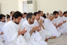 صورة حجاج الدولة يقفون على صعيد عرفات لأداء ركن الحج الأعظم