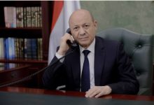 صورة اللواء سلطان العرادة يطلع رئيس مجلس القيادة الرئاسي على جاهزية القوات المسلحة بمحافظة مأرب لردع الحوثي وتفاصيل مخططات العناصر التخريبية بالمحافظة .. عاجل