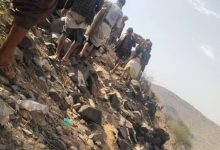 صورة فاجعة للباحثين عن الثراء والمال  في اليمن ..وفاة 7 أشخاص جراء انهيار صخري أثناء  تنقيبهم عن الذهب