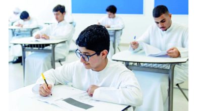 صورة طلبة الإمارات يؤدون امتحانات نهاية العام الدراسي اليوم