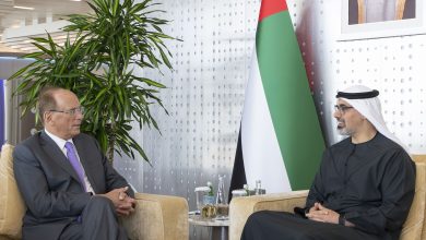 صورة خالد بن محمد بن زايد يستقبل المدير التنفيذي لشركة “بلاك روك”