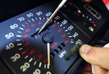 صورة بائعو سيارات مستعملة يخدعون المشترين بإخفاء عيوب جوهرية وتلاعب في عداد المسافة
