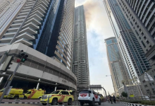 صورة تواصل عمليات التبريد بعد إخماد حريق “برج مارينا “المكون من 67 طابقاً