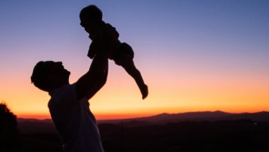 صورة في “يوم الأب”.. طلاب دبي يفاجئون آباءهم برسائل محبة من القلب
