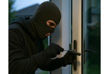 صورة 3 أخطاء تعرض منازل المسافرين للسرقة