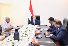 صورة تفاصيل لقاء رئيس مجلس القيادة الرئاسي  بقيادات الأحزاب السياسية وهيئة التشاور والمصالحة