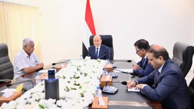 صورة تفاصيل لقاء رئيس مجلس القيادة الرئاسي  بقيادات الأحزاب السياسية وهيئة التشاور والمصالحة
