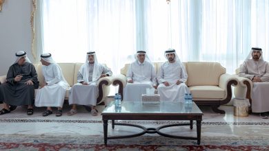 صورة حمدان بن محمد يقدّم واجب العزاء في وفاة محمد إبراهيم عبيدالله