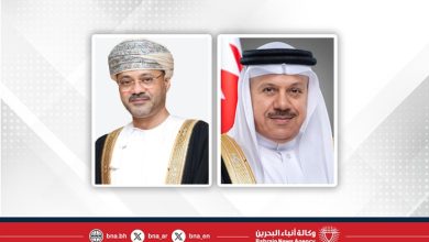 صورة وزير الخارجية يجري اتصالًا هاتفيًا مع وزير خارجية سلطنة عُمان