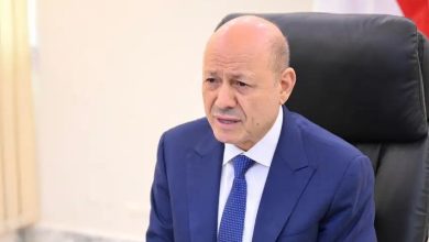 صورة الرئيس العليمي يجتمع بقيادة تكتل الأحزاب ويتحدث عن التباينات داخل مجلس القيادة وتحديات لا يمكن تجاهلها