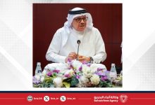 صورة وزير الخارجية يلتقي فرق العمل المساهمة في تسهيل عودة المواطنين البحرينيين العالقين في الدول المتأثرة بالأوضاع الراهنة