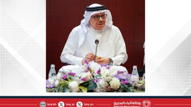 صورة وزير الخارجية يلتقي فرق العمل المساهمة في تسهيل عودة المواطنين البحرينيين العالقين في الدول المتأثرة بالأوضاع الراهنة