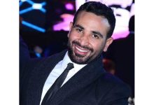 صورة فنان مصري يعلن توبته من المسجد النبوي