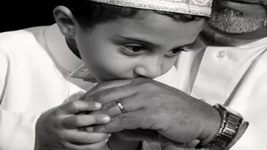 صورة الأزهر للفتوى: الله أمر ببر الوالد وحسن صحبته وطاعته في المعروف
