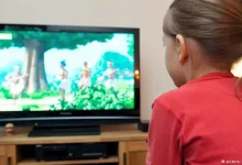 صورة كيف تؤثر مشاهدة البرامج العنيفة على الأطفال؟