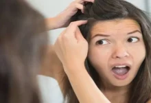 صورة طبيبة تكشف أسباب ظهور الشيب المبكر