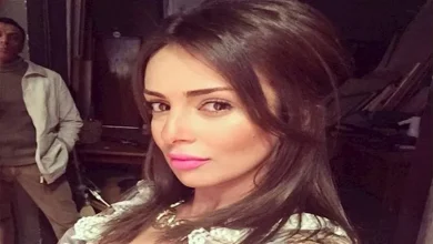 صورة إسراء عبدالفتاح تحتفل بعيد الأضحى بـ”إسدال” الصلاة