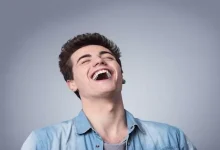 صورة تلاحظها أثناء الضحك أو التحدث.. 3 علامات تستدعي زيارة الطبيب فورا