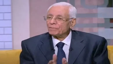صورة حسام موافي يحذر من ظهور هذه العلامة أثناء التبول.. انذار خطر