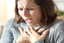صورة لماذا نشعر بألم المعدة وضيق التنفس عند الخوف؟