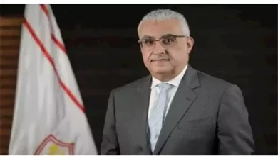صورة عمرو أدهم يودع محمد عبدالشافي بعد قرار اعتزاله