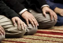 صورة ما ضابط المشقة المرخِّصة لترك القيام في الصلاة المفروضة؟.. الإفتاء توض