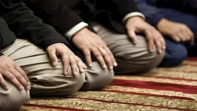 صورة ما ضابط المشقة المرخِّصة لترك القيام في الصلاة المفروضة؟.. الإفتاء توض