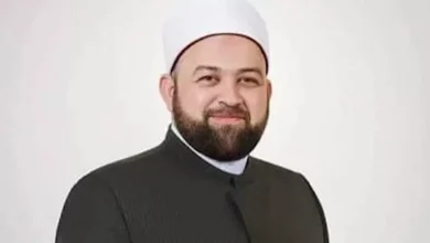 صورة برسالة باكية.. الشيخ يسري عزام يودع جامع عمرو بن العاص بعد قرار الأوقا