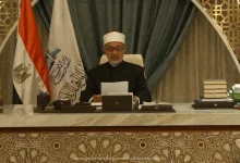 صورة المفتي يوضح حكم كشف الكتف الأيمن أثناء الإحرام” سنة الاضطباع”