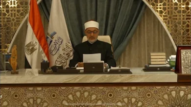 صورة المفتي يوضح حكم كشف الكتف الأيمن أثناء الإحرام” سنة الاضطباع”