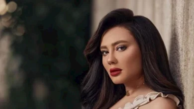 صورة “بدلة كلاسيك”.. أحدث جلسة تصوير لـ مي القاضي في باريس