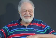 صورة “ليه وقفات نفتخر بيها”.. ماذا قال يحيى الفخراني عن الزعيم عادل إمام؟