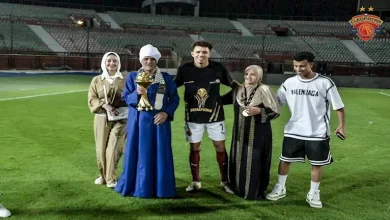 صورة 17 صورة ترصد لاعبي سيراميكا مع عائلاتهم بعد الفوز بكأس الرابطة