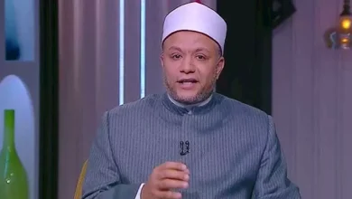 صورة داعية: الألفة من صفات المؤمن ولا تكون إلا بمحبة الناس لبعضهم