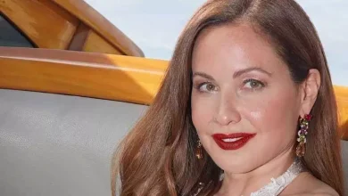صورة بفتحة ساق جريئة.. ريا أبي راشد تتألق بفستان أسود