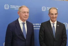 صورة مباحثات بين وزيرا الاتصالات والصناعة الإيطالى في مجال الذكاء الاصطناعي