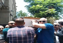 صورة بالصور.. تشييع جثمان والد الفنان تامر عبد المنعم إلى مثواه الأخير بأرض