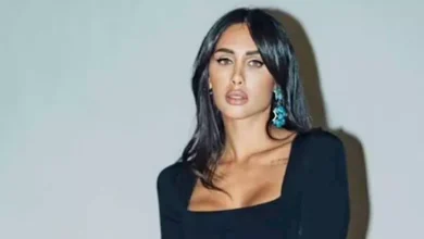 صورة إطلالة إنجي كيوان.. تصميم راقٍ وتسريحة شعر تكمل أناقتها