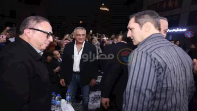 صورة بالصور| علاء مبارك يصل عزاء والد الفنان تامر عبدالمنعم