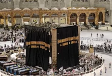 صورة تثبيت كسوة الكعبة الجديدة على الجهات الأربع تزامنًا مع العام الهجري- ص