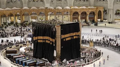 صورة تثبيت كسوة الكعبة الجديدة على الجهات الأربع تزامنًا مع العام الهجري- ص