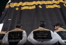 صورة بعد استبدال كسوة الكعبة.. أين تذهب الكسوة القديمة؟