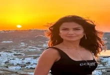 صورة تصدرت التريند بسبب صورتها مع محمد صلاح.. 20 صورة ومعلومات عن كارين فهم