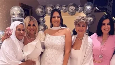 صورة بالصور.. مفيدة شيحة تبكي في حفل زفاف ابنتها
