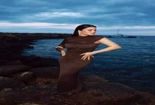 صورة “على البحر”.. هدى الإتربي تستمتع بإجازتها الصيفية والجمهور يغازلها (صو