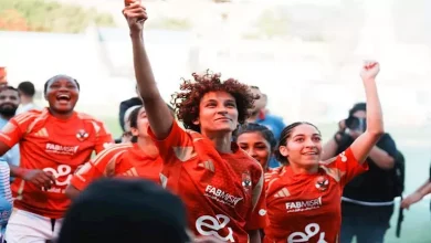 صورة فلسطينية ومشجعة.. من هن اللاعبات اللواتي ظهرن في إعلان الأهلي عن قميصه