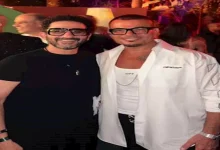 صورة أحمد حلمي يهنئ عمرو دياب: “مبروك يا هضبة على الأوتيل.. جايلك بالعوامة”